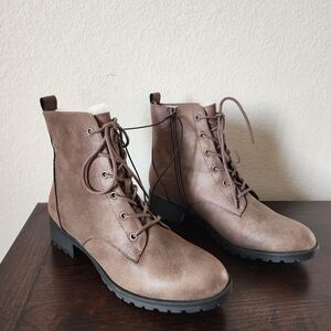 NWOB Sun + Stone Elegant Women's Lace-Up Boots in Taupe Size: 7.5